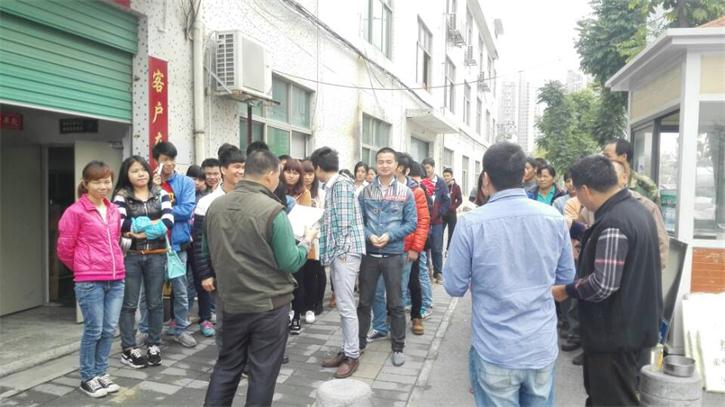 病魔無情人有義，同心協(xié)力愛傳遞?！獎?chuàng)安順為患重病女同事獻(xiàn)愛心